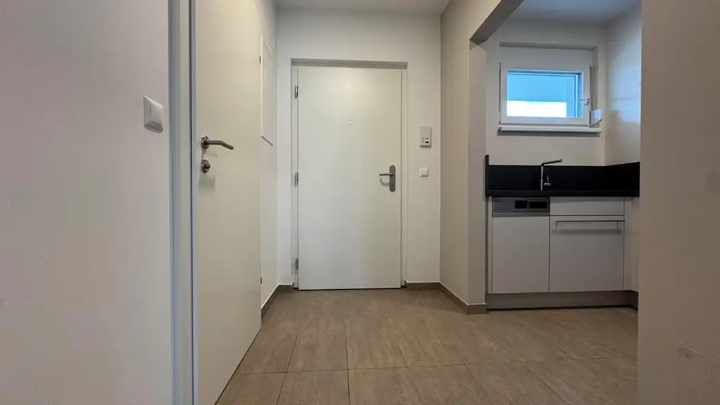Neuwertige 2-Zimmer-Wohnung mit Balkon, Lift und Tiefgaragenplatz in Weiz!