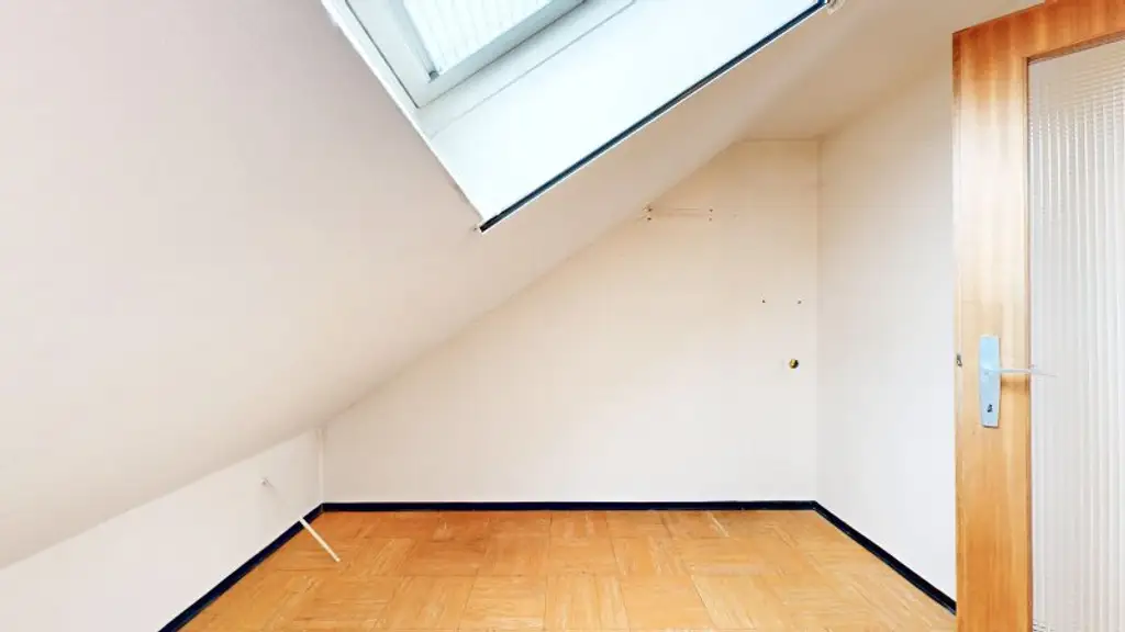 Bemerkenswertes Einfamilienhaus mit viel Entwicklungsmöglichkeit | Pool | Sauna | großer Garten