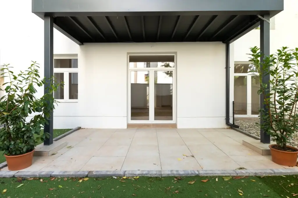 Traumhafte Gartenwohnung im Luxus-Altbau! Erstbezug mit 3-Zi. und 2 Terrassen!