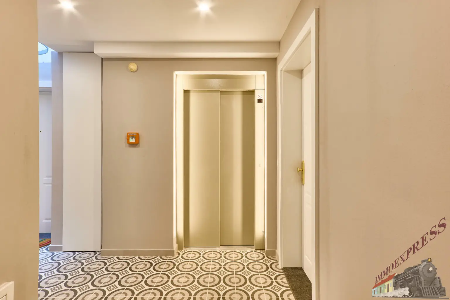 Exklusive 4-Zimmer-Wohnung mit 43 m² Panoramaterrasse – Familienhit im DG