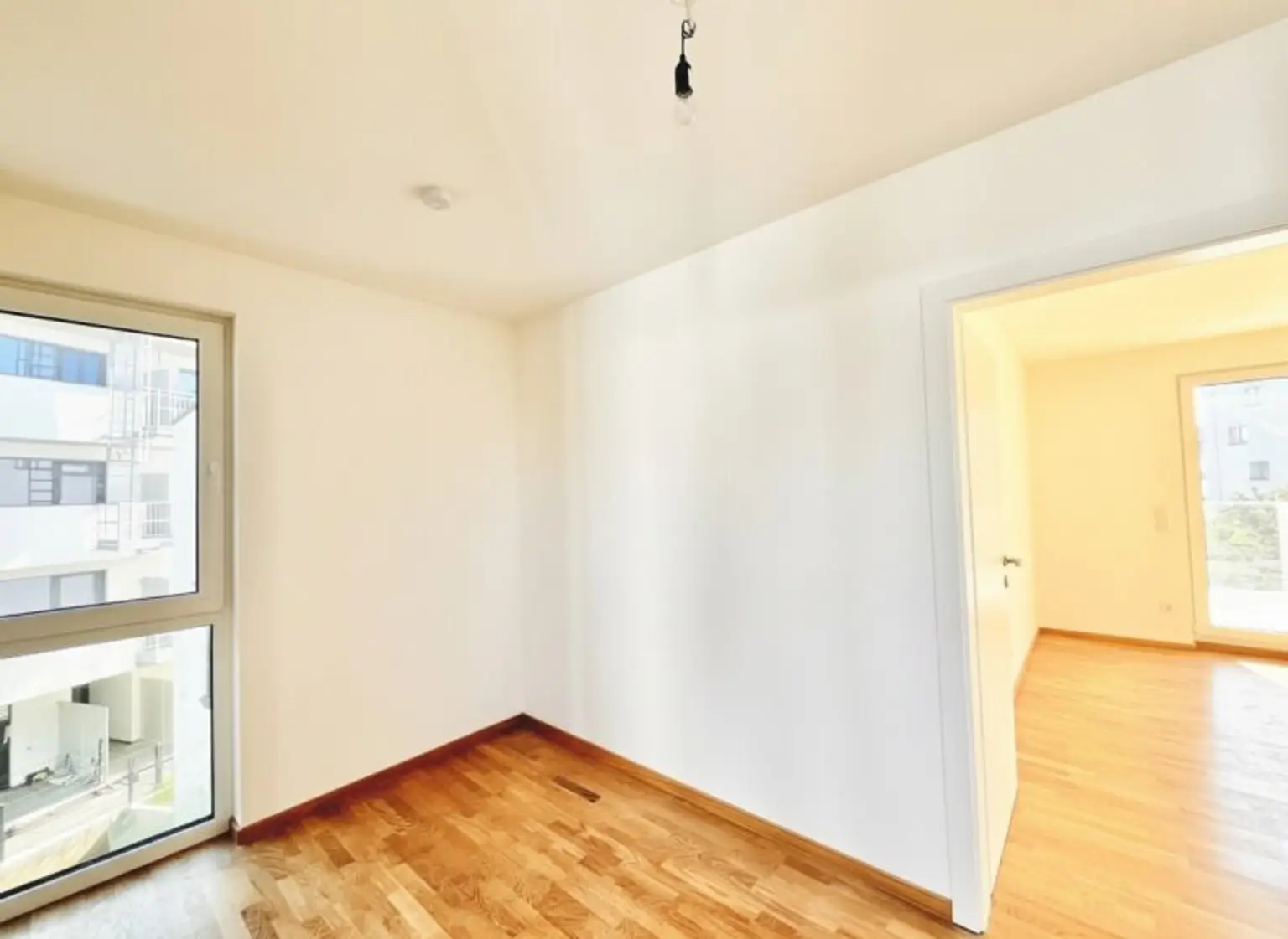 Erstbezug! Neubau-Reihenhaus mit Terrasse, Dachterrasse, Loggien & Garten (auch für Anleger)