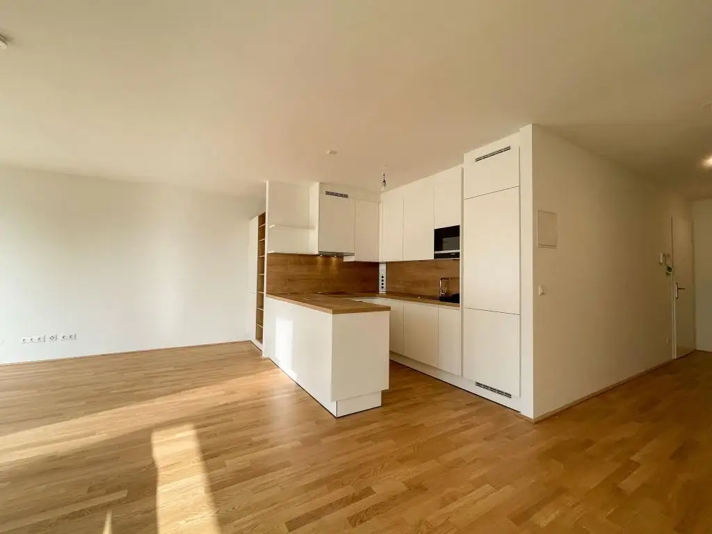 Exklusiv und komplett möblierte 3-Zimmer-Terrassenwohnung für gehob. Ansprüche // Excl. and fully furnished 3-room terr. apt for discerning tastes //