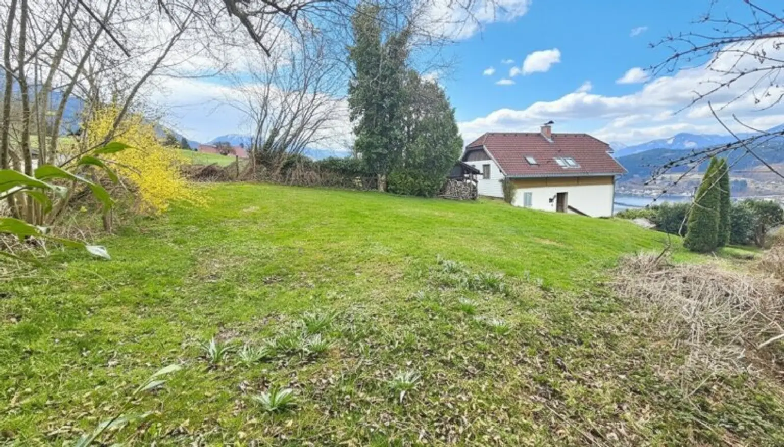 Außenansicht - Garten - Haus - Millstatt - kaufen - KI_generiert-Himmel