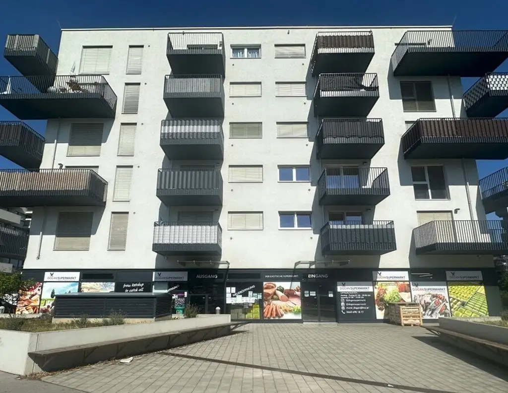 Moderne Gewerbefläche mit hoher Sichtbarkeit und flexibler Nutzung