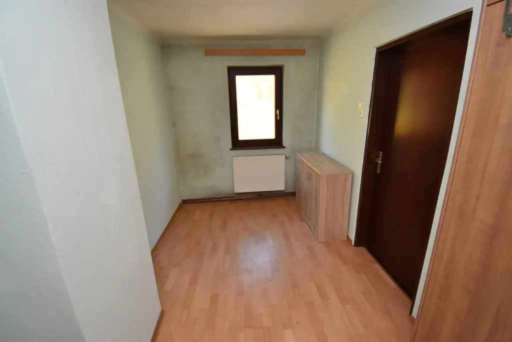 Wohnhaus mit SANIERUNGSBEDARF