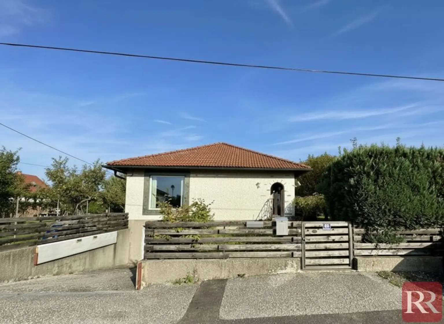Bungalow auf großem, sonnigem Grund