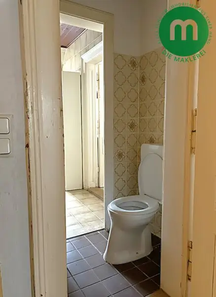 Altbauvilla aus der Jahrhundertwende mit großzügiger Liegenschaft