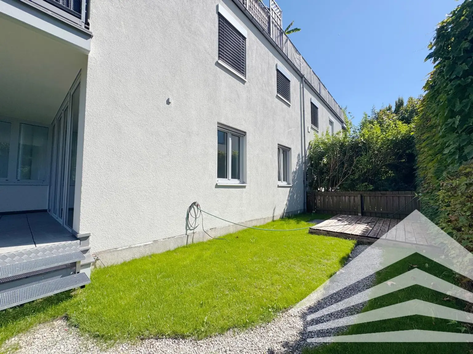 ***Traumhafte 2 Zi.-Wohnung mit Balkon, Eigengarten & TG-Platz am Fuße des Pöstlingbergs***