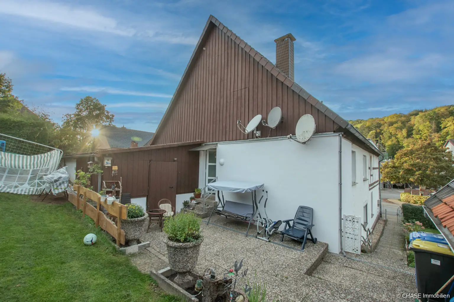 Hausansicht Hinten mit Terrasse