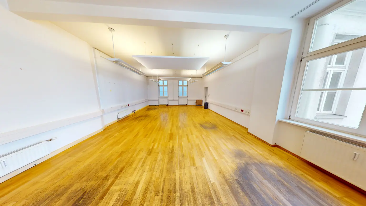 Helle Bürofläche | 5 Zimmer | Klimaanlage | 1. Liftstock | Mariahilf – Erweiterungsmöglichkeit bis ca. 1100 m²