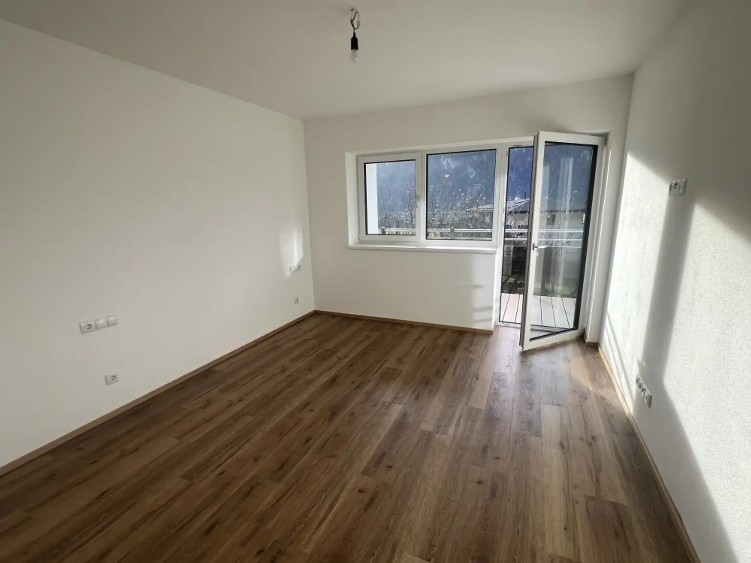 Erdgeschosswohnung mit Balkon und Kachelofen