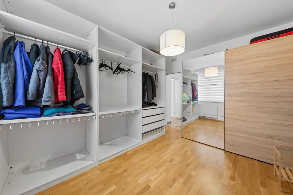 Neuwertige 4-Zimmer Wohnung mit Terrasse und Tiefgaragenplatz in Korneuburg!