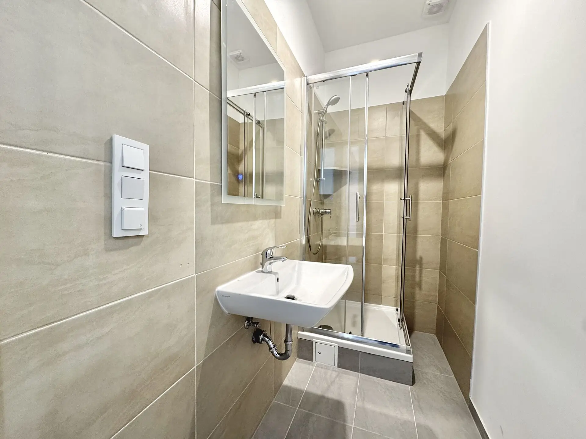 20251118_102232030_iOS