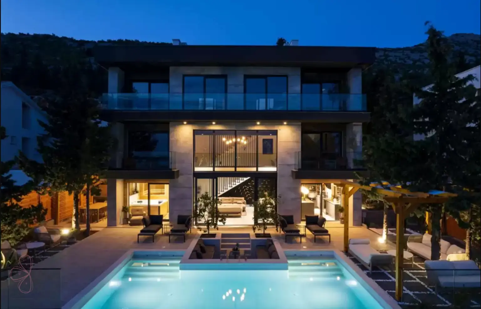 Exklusivität direkt am Meer – Moderne Luxusvilla bei Zadar mit 6 Suiten & Investmentpotenzial
