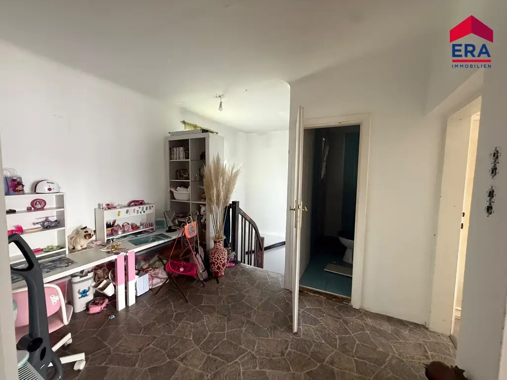 NEU: Viel Platz für Familie, Hobby und Werkstatt – Einfamilienhaus mit 4 Garagen und neuem Dach