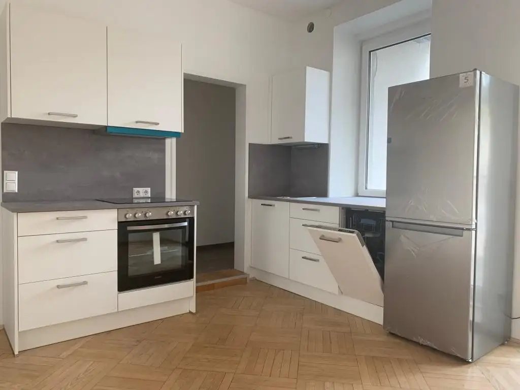 Kompakte 4-Zimmer-Wohnung mit hofseitigem Balkon - verfügbar ab November 2025