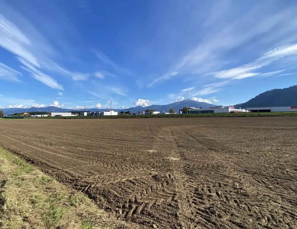 Gewerbegrundstück mit der Top-Lage an der S36 gegenüber Arena am Waldfeld - ideale Voraussetzungen für Ihr Unternehmensprojekt