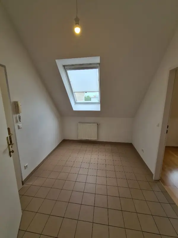 Befristet vermoietete 2-Zimmmer- Dachgeschosswohnung - 
Garten-/Hofseitig ausgerichtet!