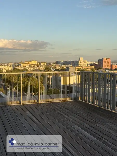 Elegante, neue 4 Zimmerwohnung mit grossartigem Balkon und Grünblick