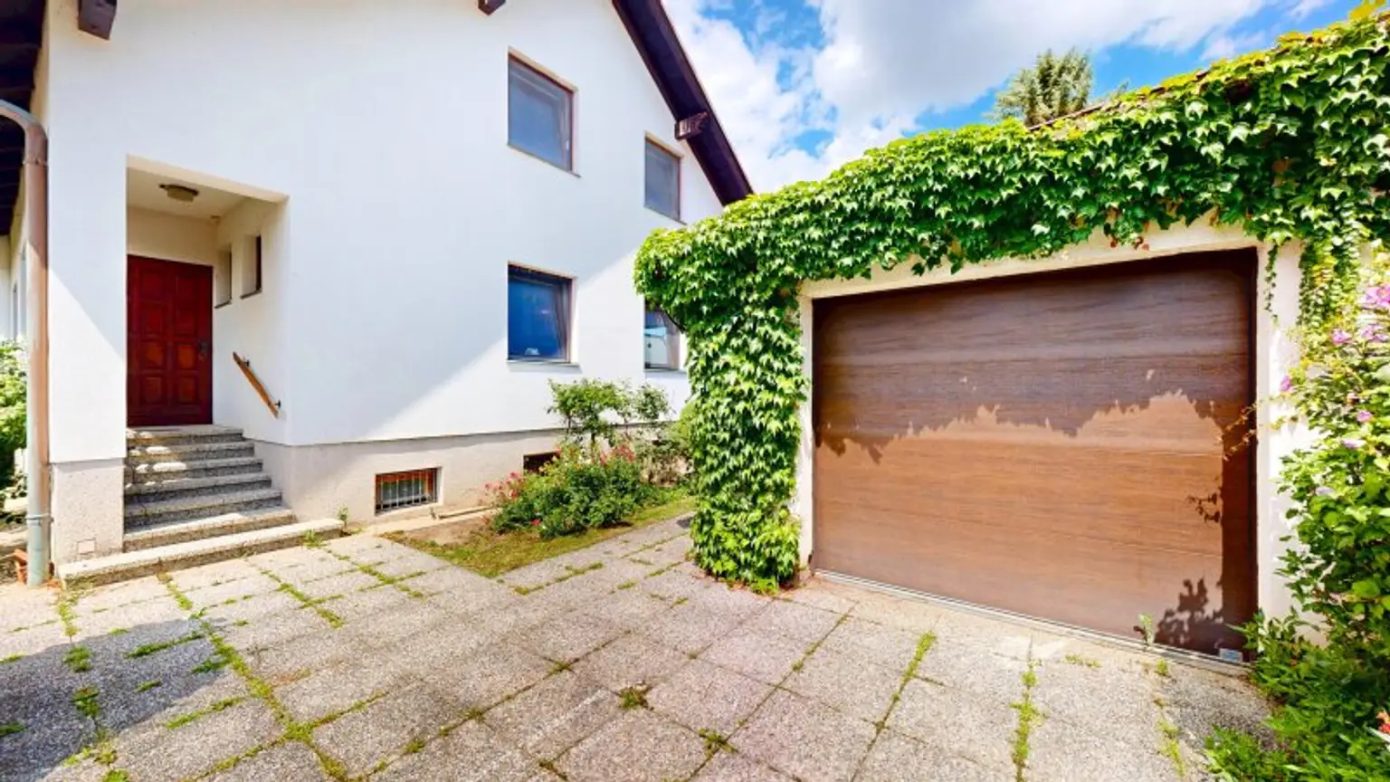 Bemerkenswertes Einfamilienhaus mit viel Entwicklungsmöglichkeit | Pool | Sauna | großer Garten