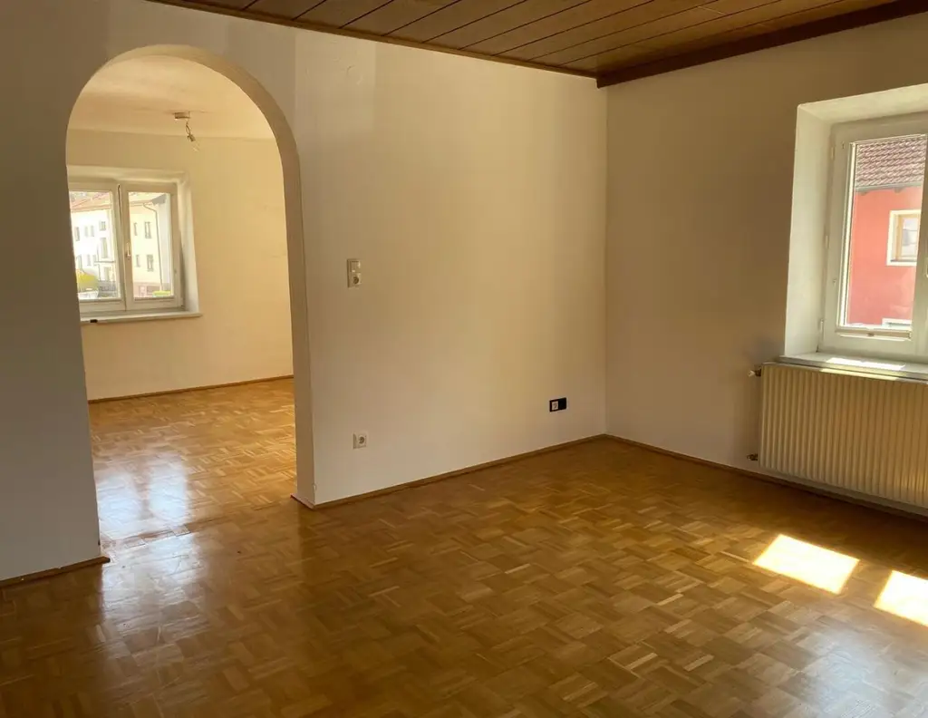 Viel Raum zum Leben | 7-Zimmer-Maisonette mit Balkon, Garten und Garage