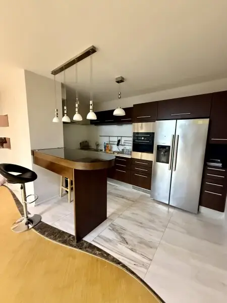 Möblierte Wohnung mit Balkon und Blick ins Grüne Nähe Karlskirche!!