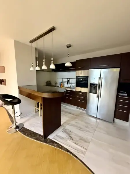 Möblierte Wohnung mit Balkon und Blick ins Grüne Nähe Karlskirche!!