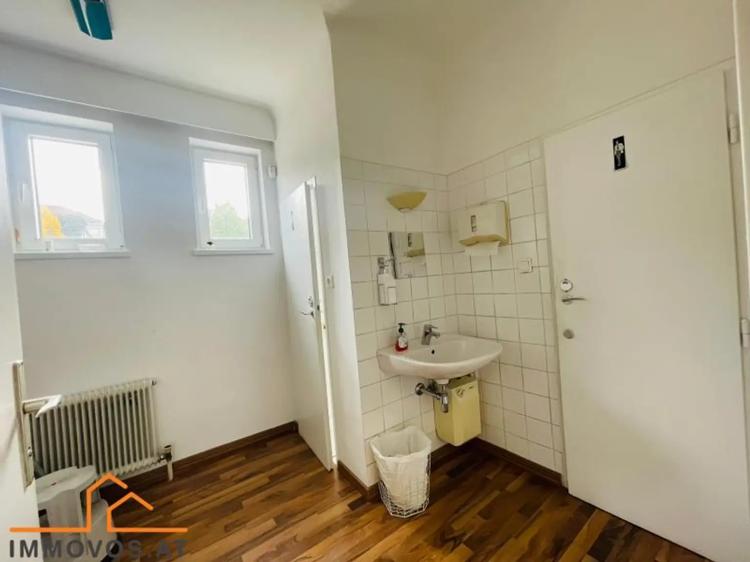 SANIERTES BÜRO IM FREIHAUSVIERTEL - 2 EINGÄNGE - 1. und 3. Stock frei