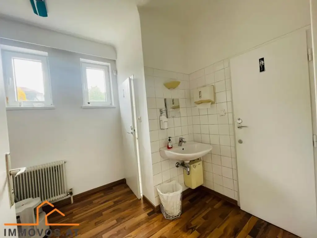SANIERTES BÜRO IM FREIHAUSVIERTEL - 2 EINGÄNGE - 1. und 3. Stock frei
