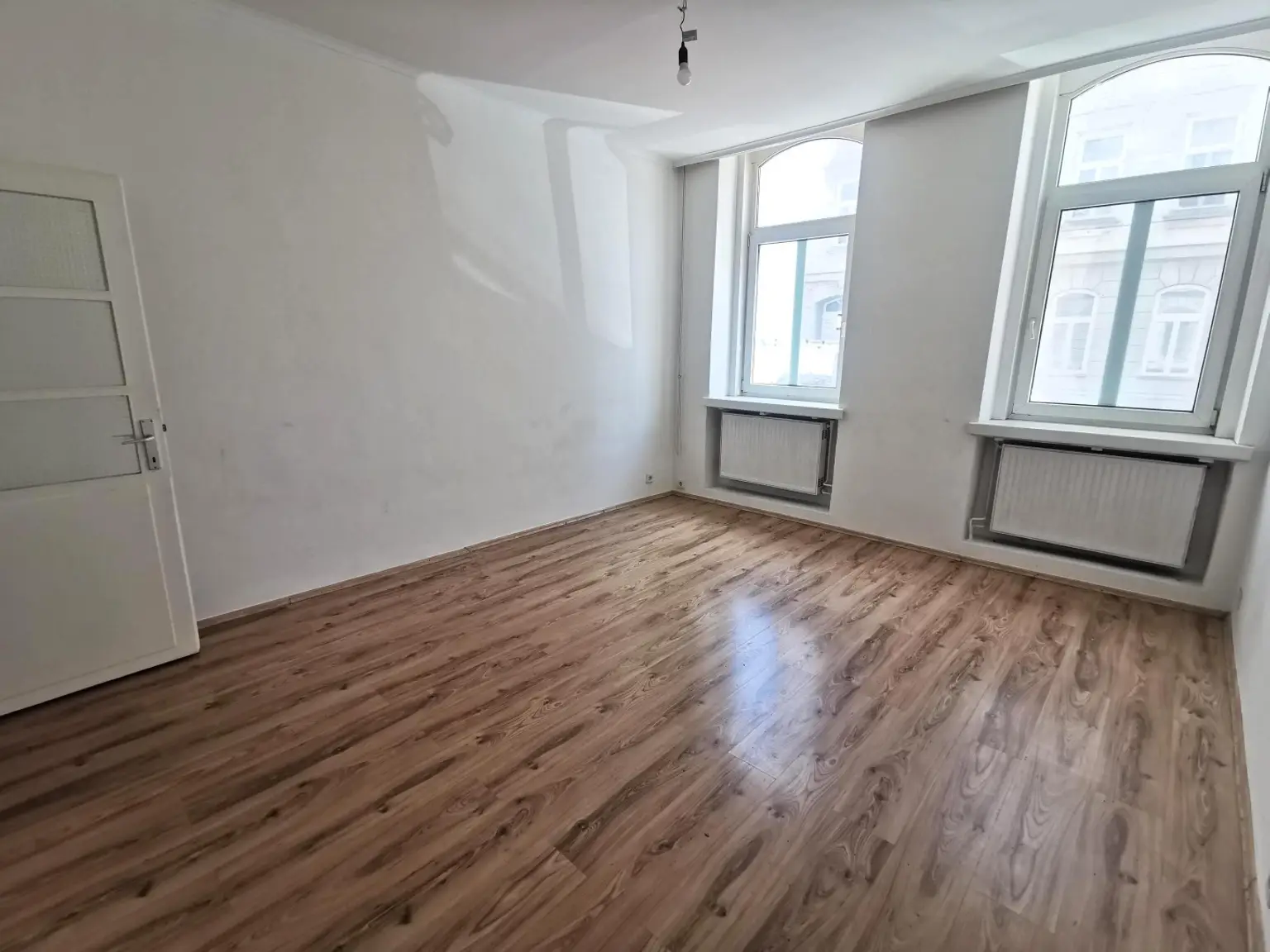 1 Zimmer, renovieren / sanieren in Ruhelage. Zweites Zimmer vorhanden.