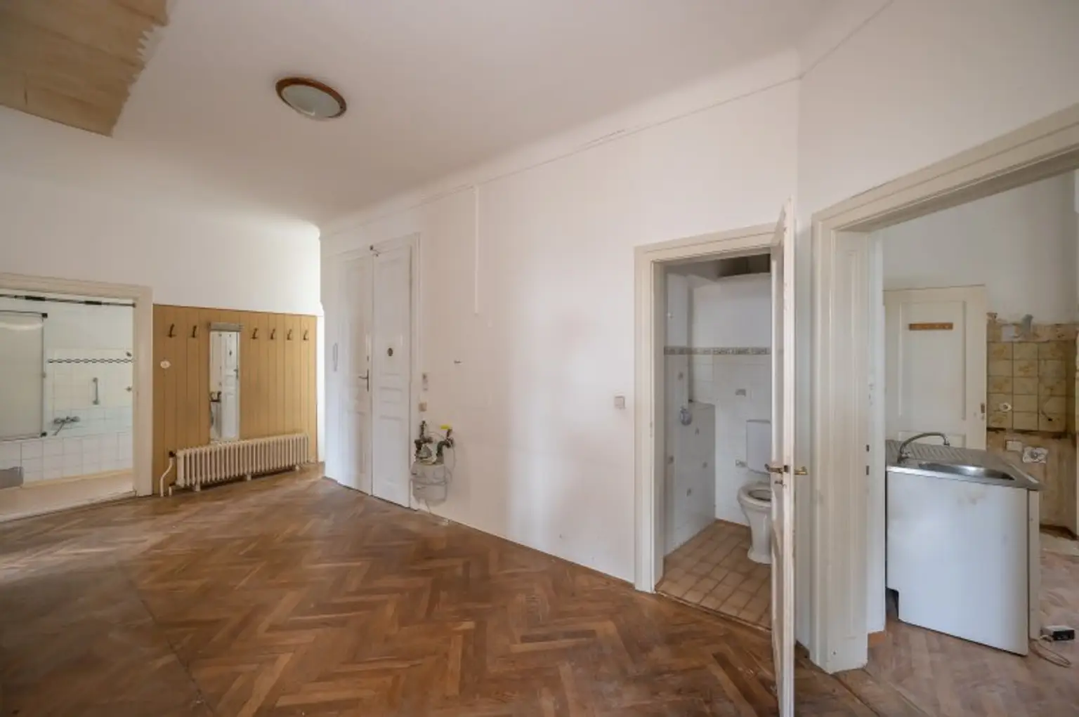 ++1140++ sanierungsbedürftige 3,5 Zimmer Wohnung in Stilvilla! idyllischer Garten!