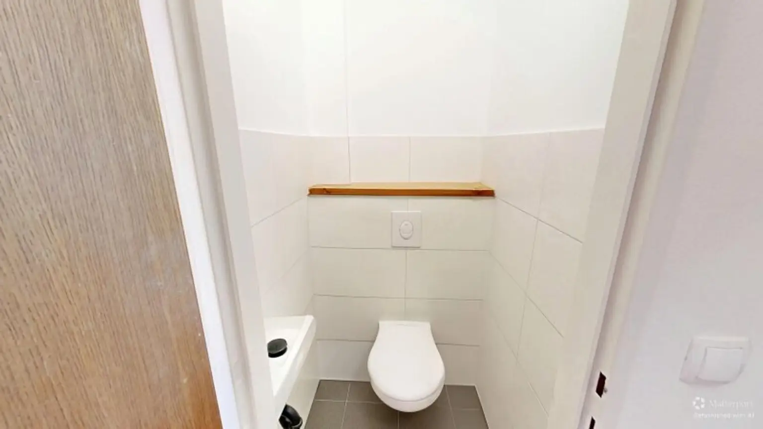 WC (Möbel ausgeblendet mit KI)