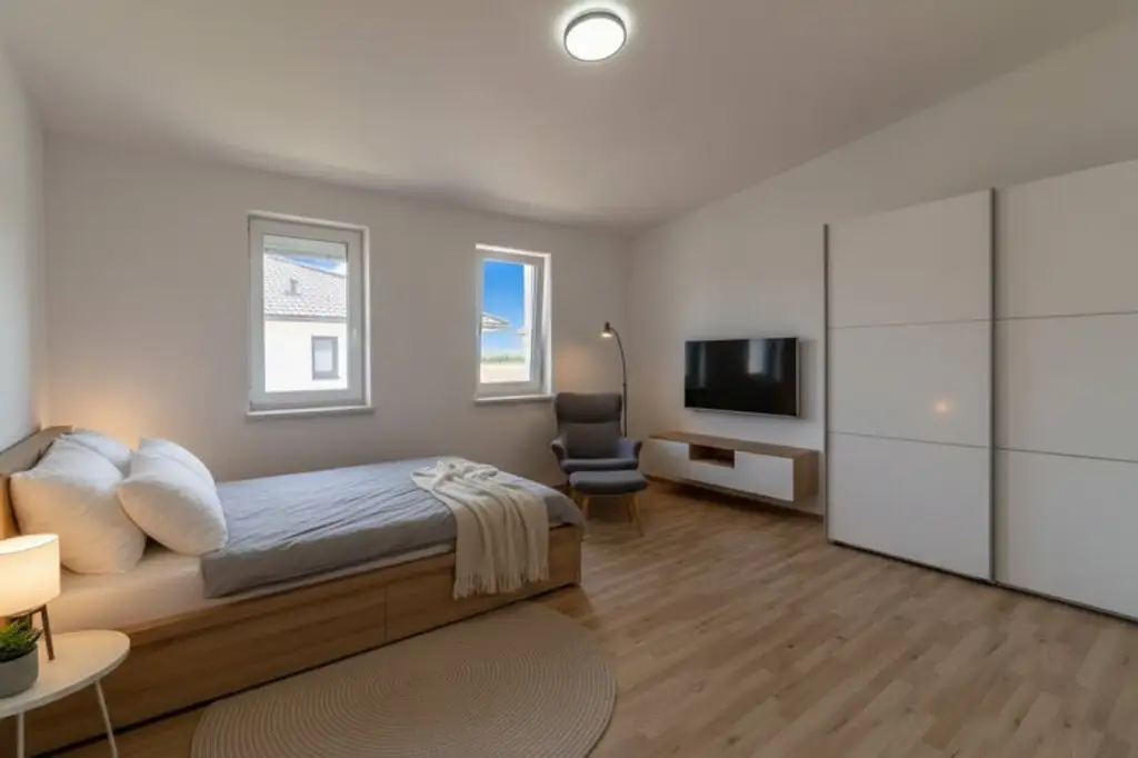 NEU & EXKLUSIV: Ihr Traumhaus in Seyring – Erstbezug mit Gartenparadies & 6 Zimmern! * 👉 Jetzt besichtigen & verlieben