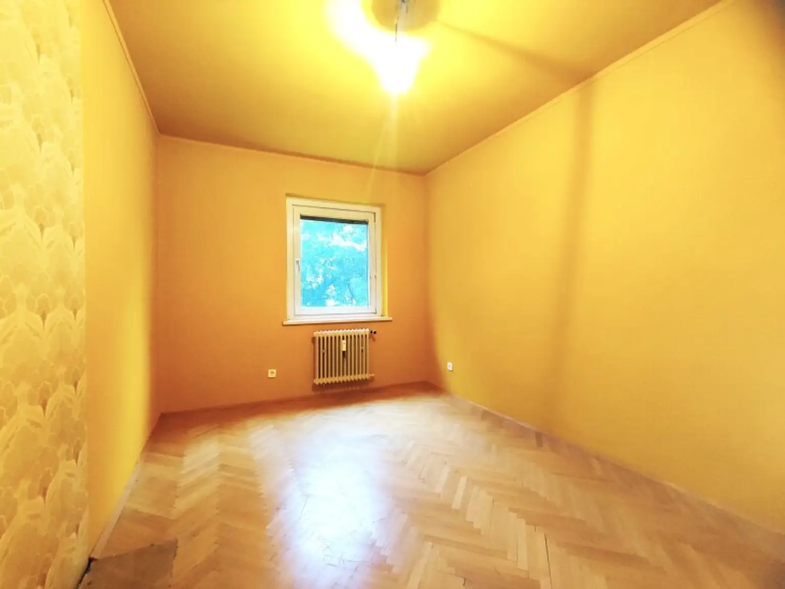 WILLKOMMEN IN UNTERSIEVERING! 3-Raum Wohnung mit Balkon und allerhand Potenzial!