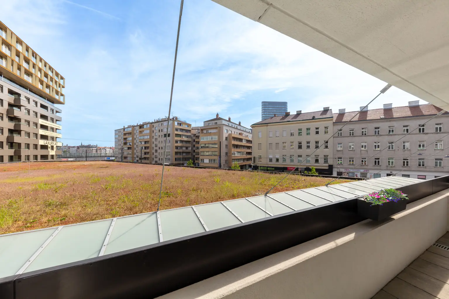 2 Zimmer mit Loggia - Erstbezug - provisionsfrei und gratis Jahreskarte Wr. Linien