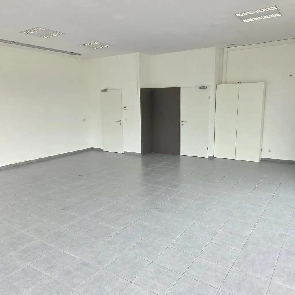 Büro oder Geschäftsfläche mit Parkplätzen in zentraler Lage!