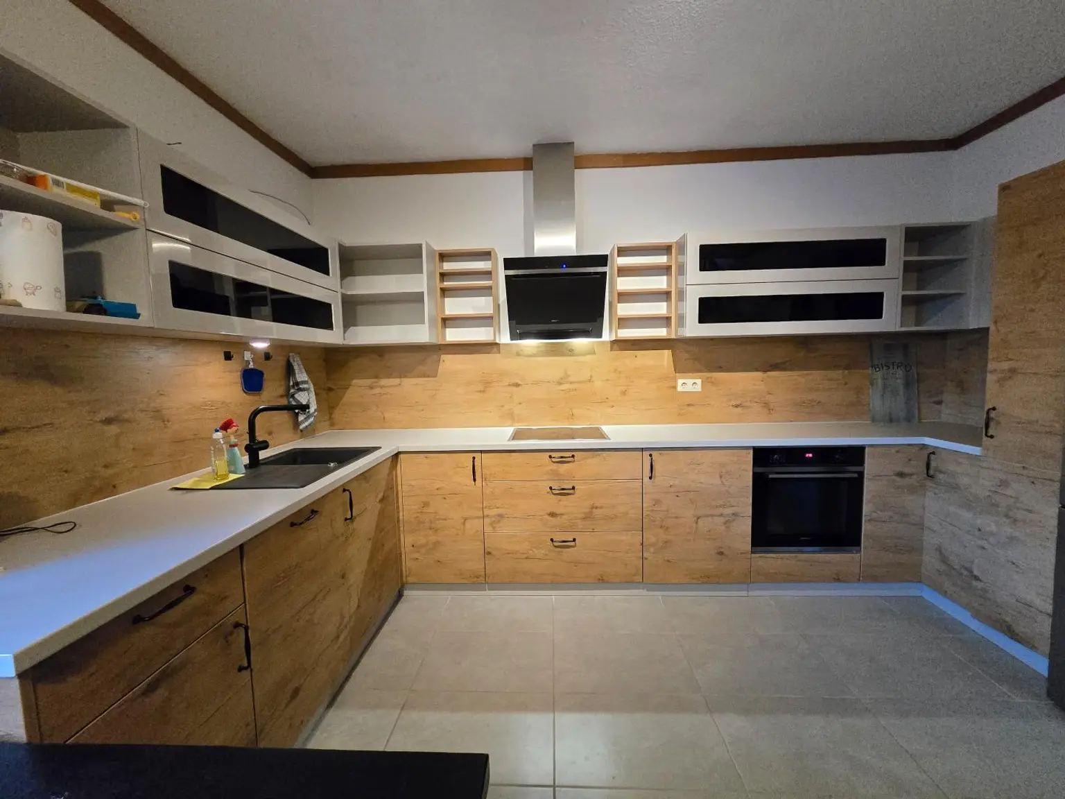 Haus mit zwei Wohneinheiten und Gartenidylle