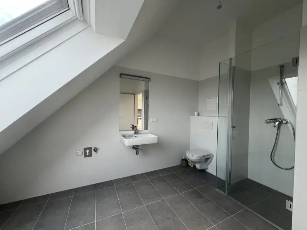 Wunderschöne 4 Zimmer Dachterrassenwohnung mit Garagenplatz in Top Lage