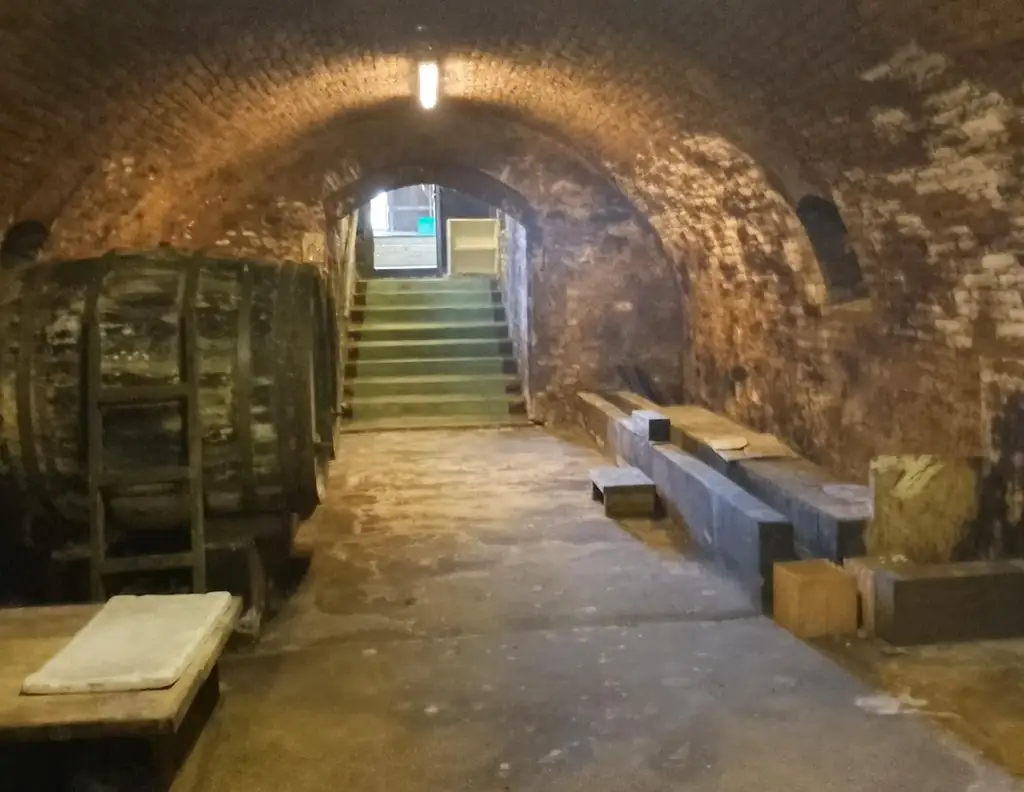 BAUGRUND - MIT 2 PRESSHÄUSERN - AUSBAUFÄHIG