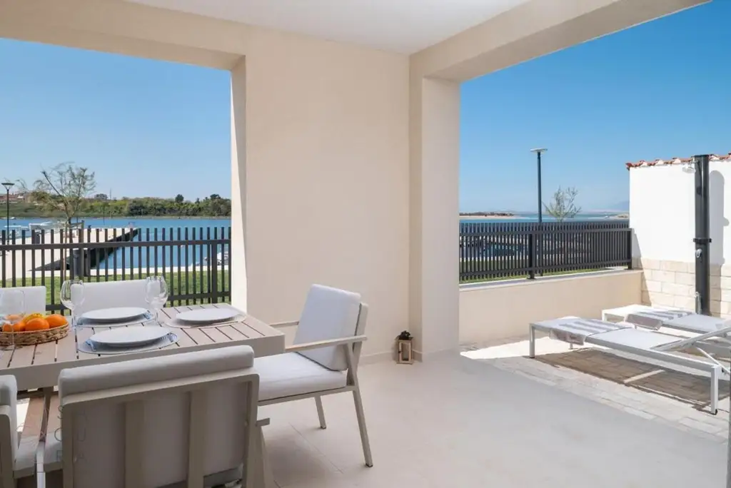 Prime Seafront Villa bei Zadar –Exklusivität am Meer mit Renditepotenzial