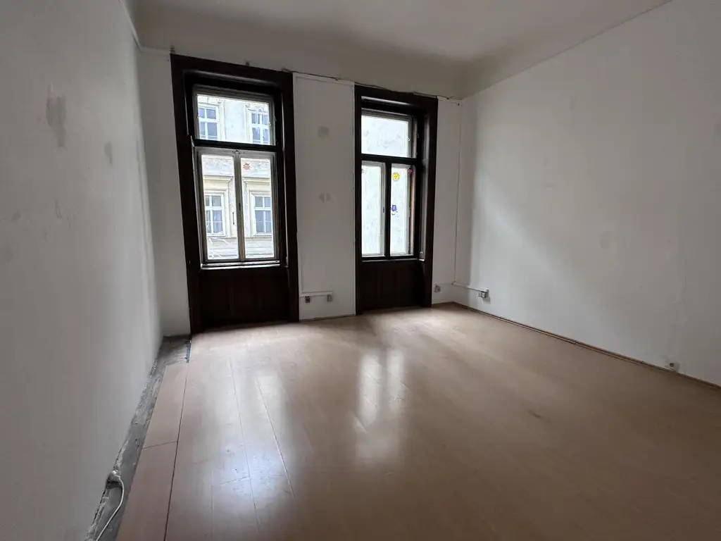 Sanierungsbedürftiger Altbau-Eigentum im 15., Bezirk