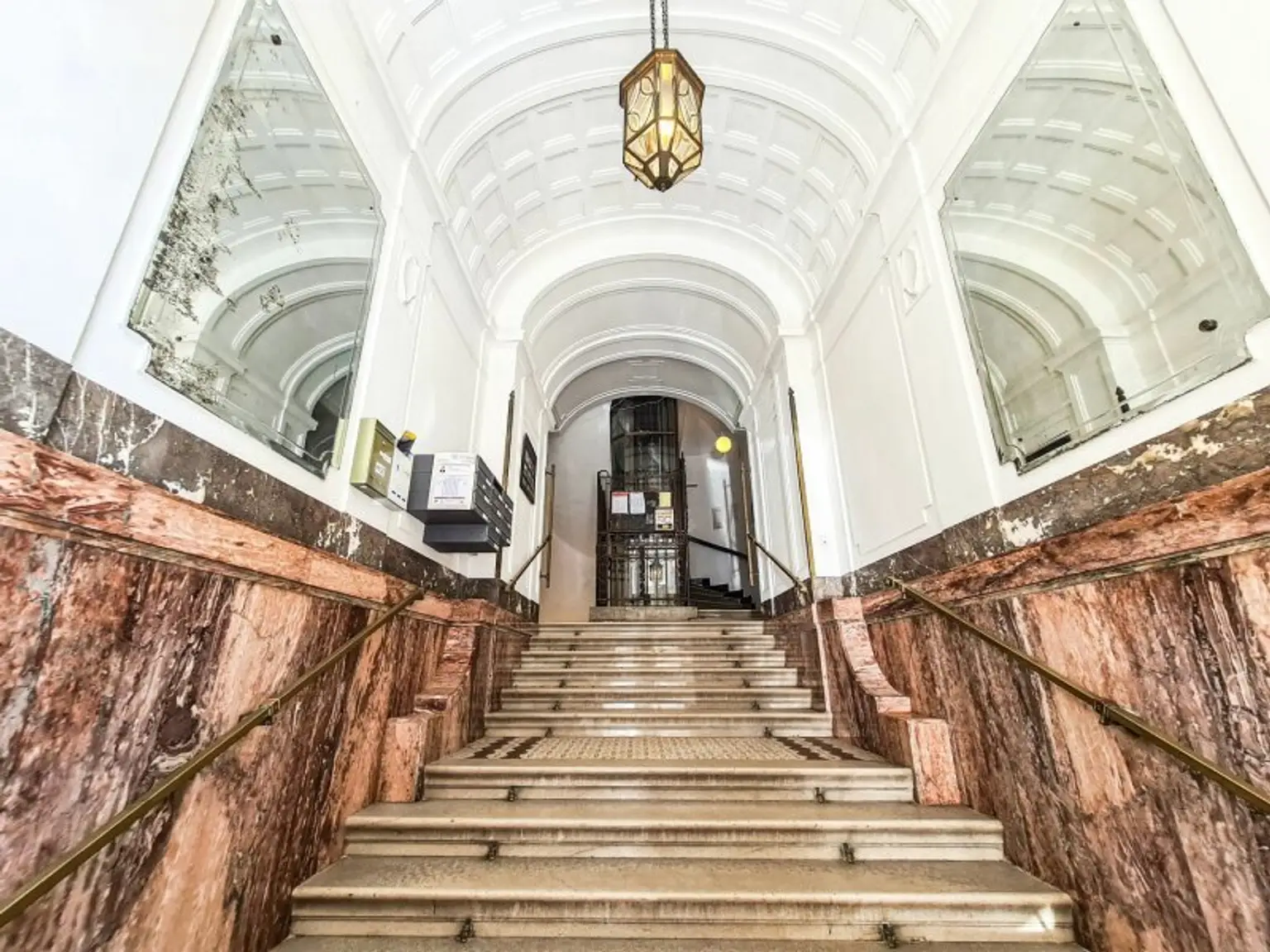 GESCHICHTSTRÄCHTIG - Gediegener Wohnsitz in historischem Ambiente!