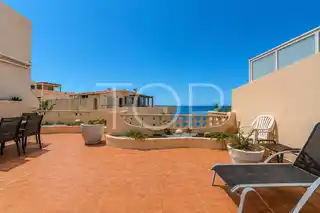 Terraza mediterránea con vistas al mar