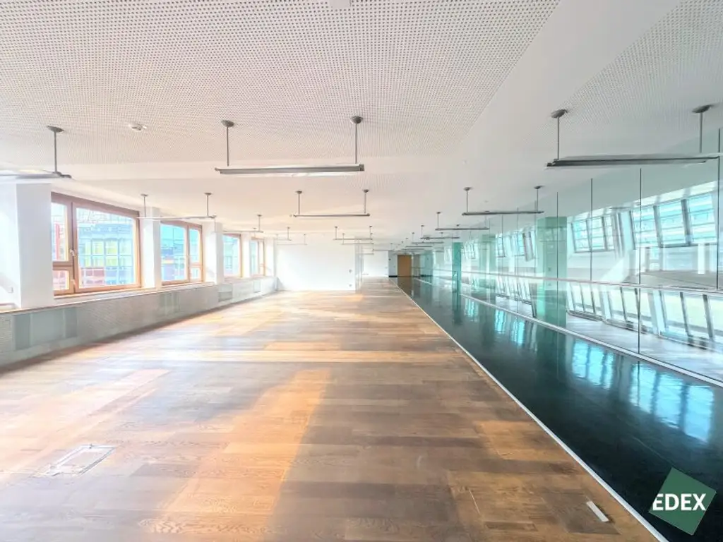 Repräsentatives DG-Maisonette-Büro samt Freifläche in der historischen alten Börse