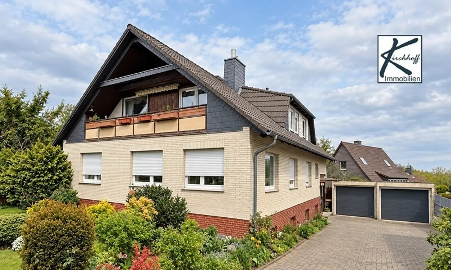 Haus mit Garten und Garagen - Kopie
