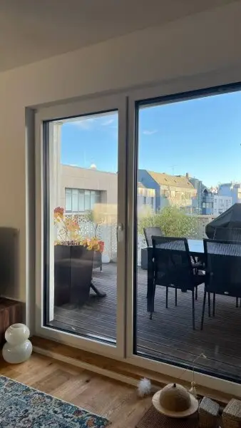 Stylische möblierte Wohnung mit Terrasse in einem sanierten Altbau (2022) nahe U4/U6 Längenfeldgasse