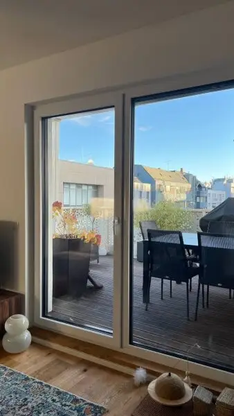 Stylische möblierte Wohnung mit Terrasse in einem sanierten Altbau (2022) nahe U4/U6 Längenfeldgasse