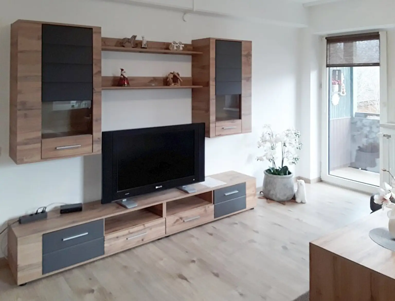 Eine komplett neu adaptierte 3-Zimmer-Wohnung mit Eckbalkon und Traunstein Blick.