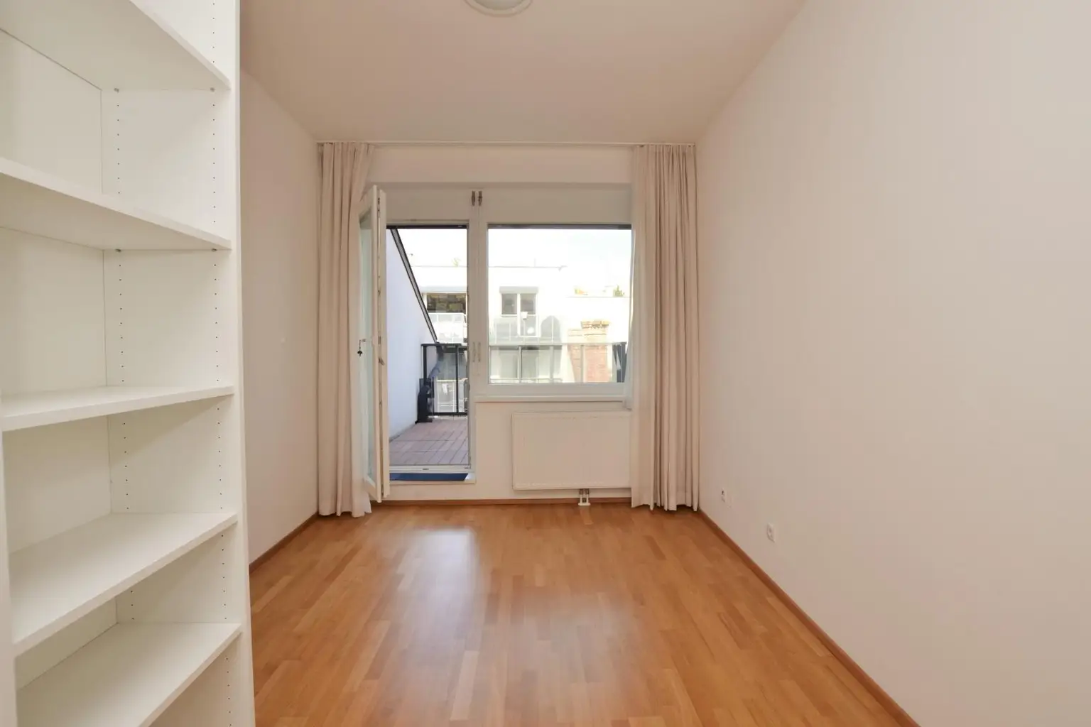 Helle Dachgeschosswohnung mit Charme und viel Freifläche