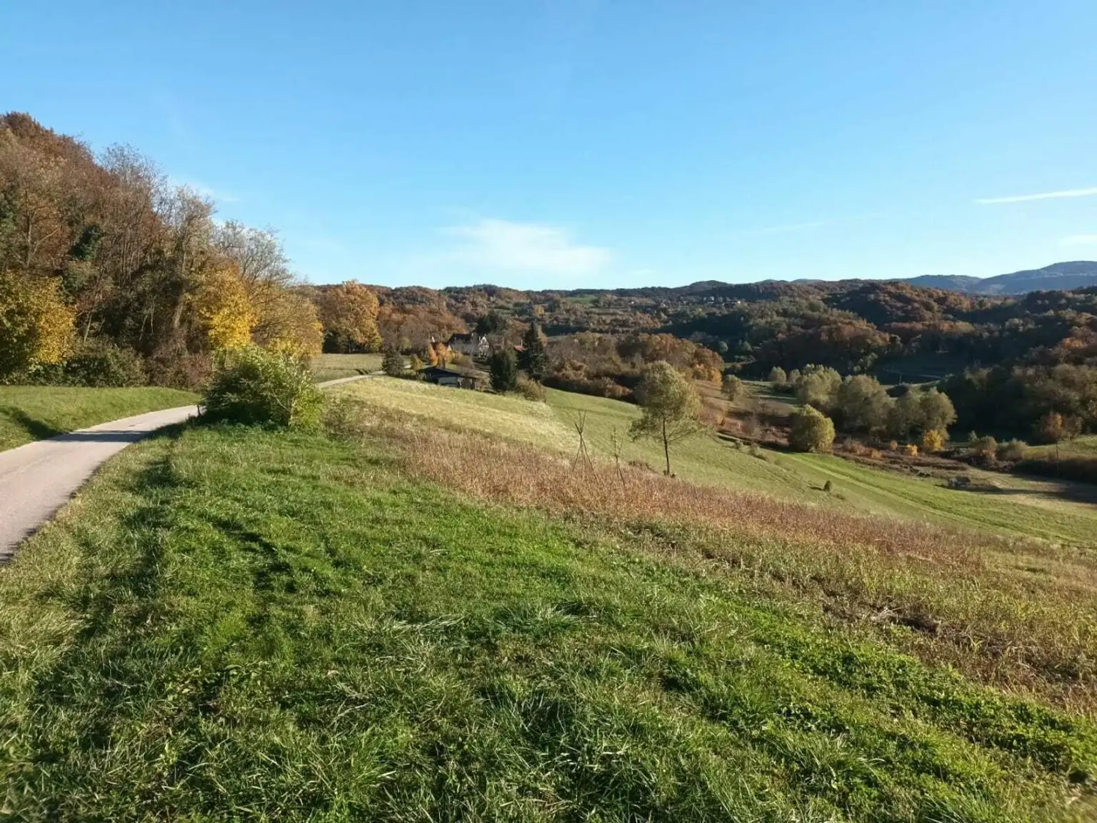Zentral-Kroatien: Wunderschön gelegenes und großes Tiny Haus Grundstück